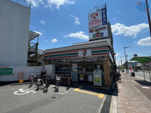 【コンビニエンスストア】セブンイレブン　大阪清水駅前店まで160ｍ