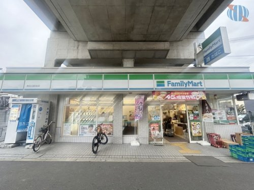 【コンビニエンスストア】ファミリーマート　南田辺駅前店まで160ｍ