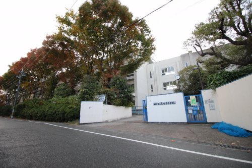 【中学校】枚方市立東香里中学校まで902ｍ