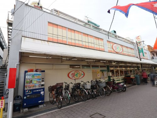 【スーパー】ラッキー四条畷店まで290ｍ