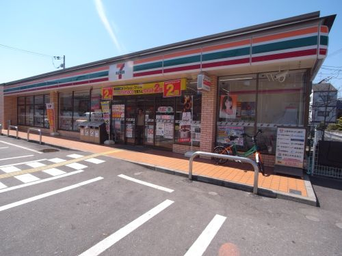 【コンビニエンスストア】セブンイレブン四條畷塚脇町店まで333ｍ