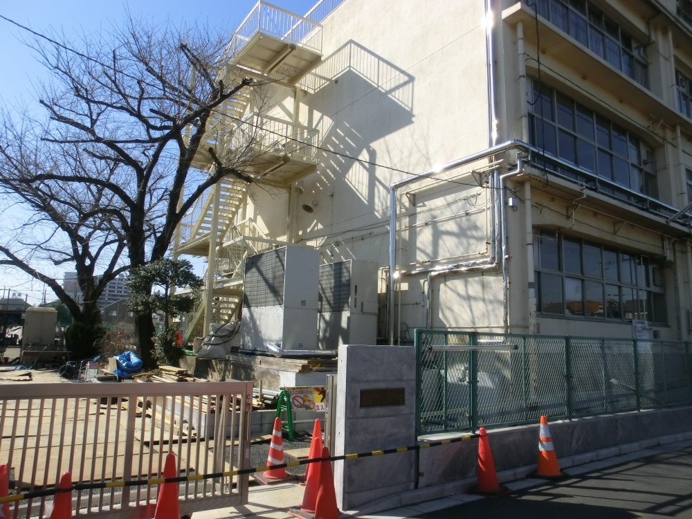 【中学校】西東京市立ひばりが丘中学校まで620ｍ