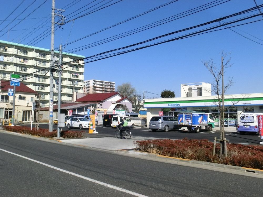 【コンビニエンスストア】ファミリーマート西東京谷戸町店まで460ｍ