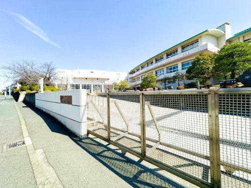 【中学校】藤沢市立藤が岡中学校まで240ｍ