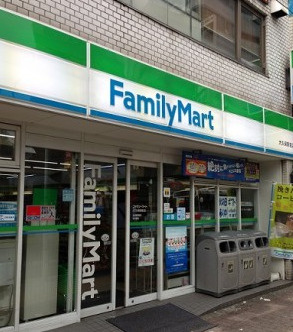 【コンビニエンスストア】ファミリーマート四谷三丁目店まで335ｍ