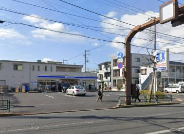 【コンビニエンスストア】ローソン　東小松川四丁目店まで607ｍ