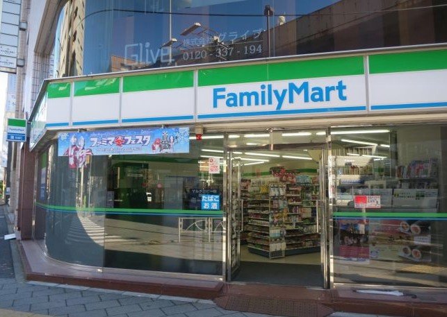 【コンビニエンスストア】ファミリーマート　神田岩本町一丁目店まで781ｍ