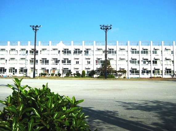 【中学校】平塚市立横内中学校まで864ｍ