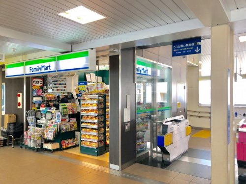 【コンビニエンスストア】ファミリーマート　京成八幡駅前店まで79ｍ