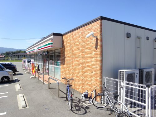 【コンビニエンスストア】セブンイレブン　橿原鳥屋町店まで1354ｍ