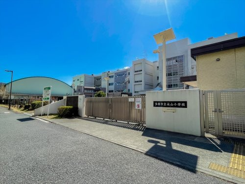【小学校】多摩市立永山小学校まで592ｍ