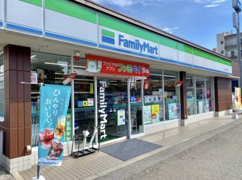 【コンビニエンスストア】ファミリーマート　南大塚駅北口店まで210ｍ