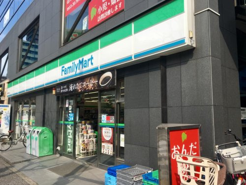 【コンビニエンスストア】ファミリーマート　篠崎駅南口店まで289ｍ