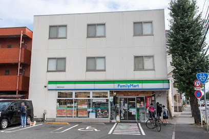 【コンビニエンスストア】ファミリーマート　秀栄白糸台店まで562ｍ