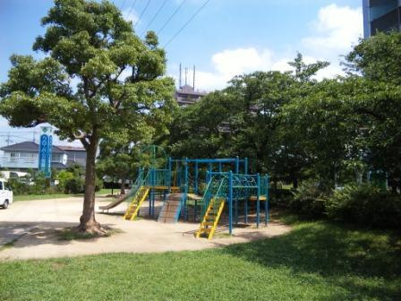 【公園】花栗クローバー公園まで700ｍ