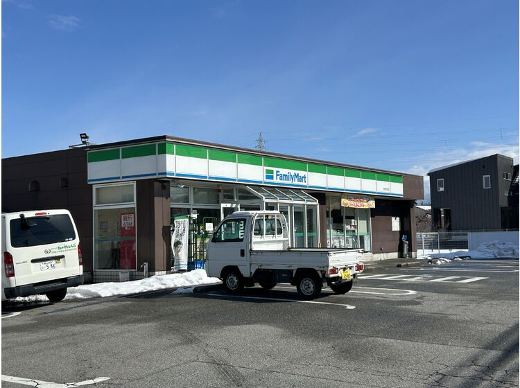 【コンビニエンスストア】ファミリーマート　魚津吉島店まで419ｍ