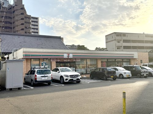【コンビニエンスストア】セブンイレブン　名古屋泉3丁目店まで238ｍ