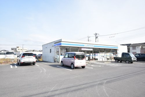 【コンビニエンスストア】ローソン　八潮鶴ケ曽根東店まで180ｍ