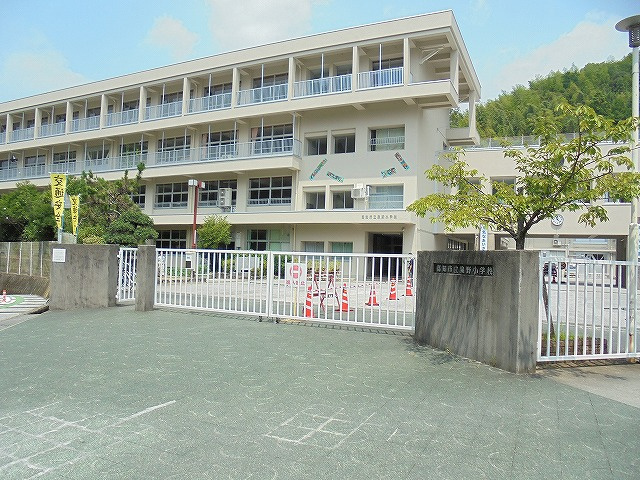 【小学校】泉野小学校まで1074ｍ