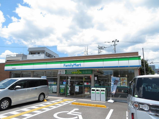 【コンビニエンスストア】ファミリーマート　高知稲荷町店まで179ｍ