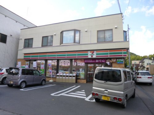 【コンビニエンスストア】セブンイレブン小樽緑店まで647ｍ