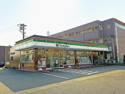 【コンビニエンスストア】ファミリーマート　末広町店まで418ｍ
