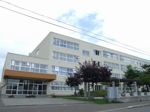 【中学校】札幌市立新琴似北中学校まで1421ｍ