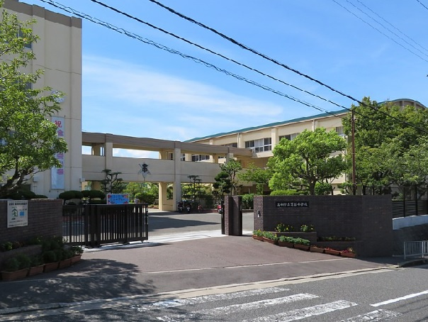 【中学校】高槻市立芝谷中学校まで960ｍ