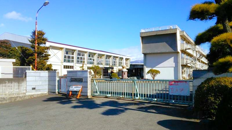 【中学校】渋川市立子持中学校 まで750ｍ