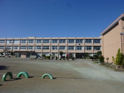 【小学校】藤岡市立藤岡第二小学校 まで850ｍ