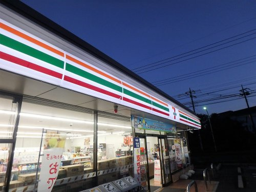 【コンビニエンスストア】セブン‐イレブン　川口戸塚4丁目店まで371ｍ