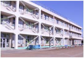 【小学校】本郷小学校まで2400ｍ