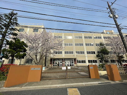 【中学校】葛飾区立奥戸中学校まで700ｍ