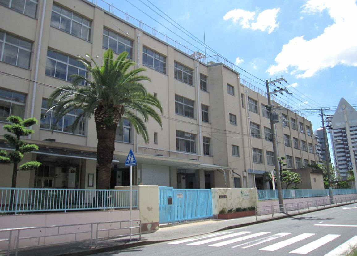 【小学校】池島小学校まで399ｍ