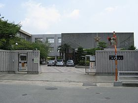 【小学校】姫路市立飾磨小学校まで1017ｍ