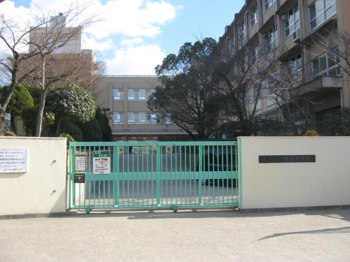 【中学校】枚方市立楠葉中学校まで600ｍ