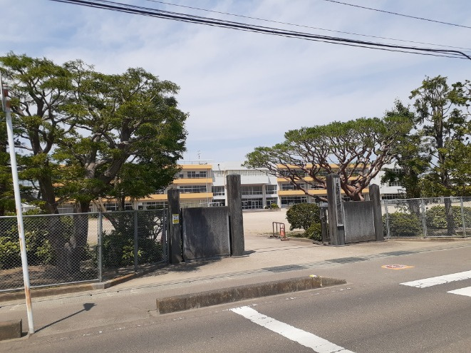 【小学校】逢隈小学校まで963ｍ