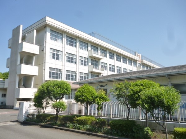 【小学校】南大沢小学校まで475ｍ