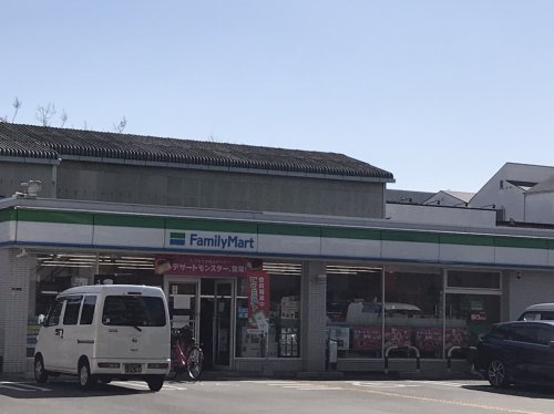 【コンビニエンスストア】ファミリーマート　鶴見諸口一丁目店まで1586ｍ