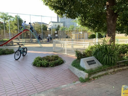 【公園】中浜中央公園まで1400ｍ