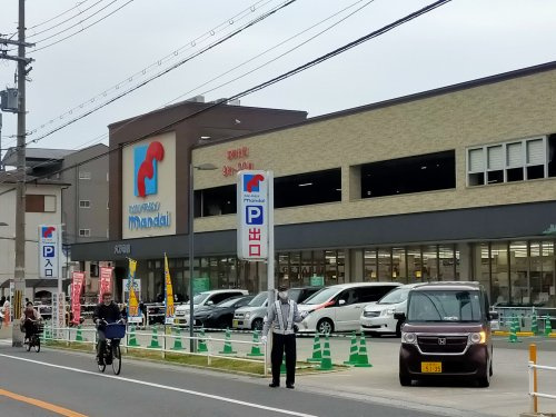 【スーパー】万代　六万寺店まで161ｍ