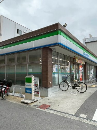 【コンビニエンスストア】ファミリーマート　東中浜六丁目店まで562ｍ