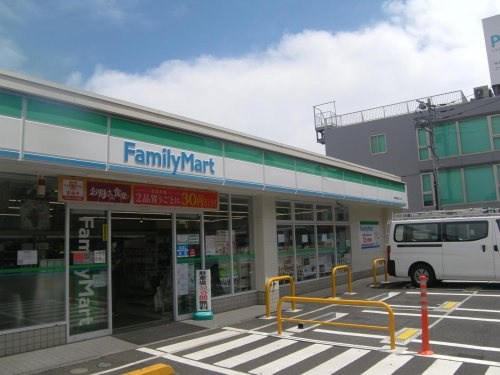【コンビニエンスストア】ファミリーマート　版画美術館入口店まで200ｍ