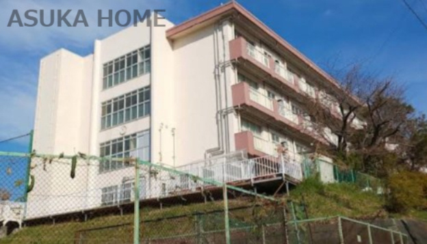 【小学校】横浜市立芹が谷南小学校まで929ｍ