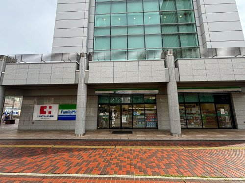 【コンビニエンスストア】ファミリーマートサンリオピューロランド前店まで816ｍ