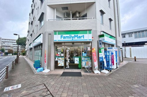 【コンビニエンスストア】ファミリーマート　芦花公園駅南店まで385ｍ