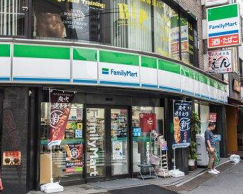 【コンビニエンスストア】ファミリーマート　北大塚二丁目店まで404ｍ