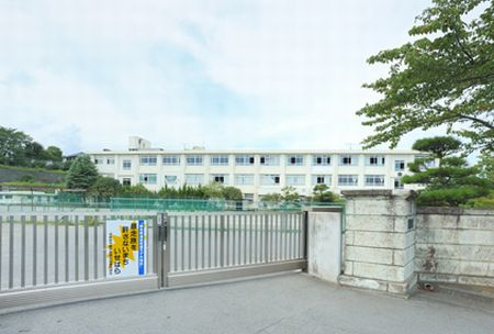 【中学校】伊勢原市立　成瀬中学校まで2078ｍ