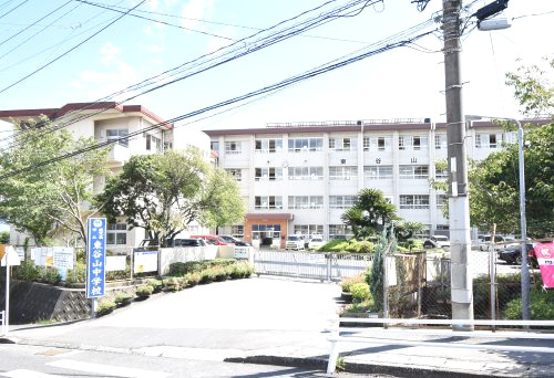 【中学校】鹿児島市立東谷山中学校まで954ｍ