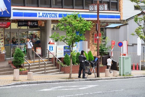 【コンビニエンスストア】ローソン　野毛坂店まで189ｍ